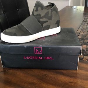 Ankle slip on sneaker